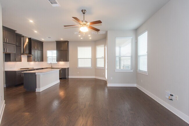 Foto del edificio - Crestview Station Community! North Lamar /...