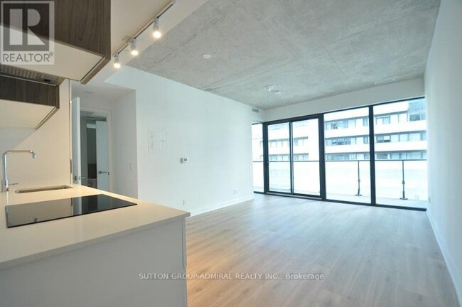 Photo du bâtiment - 161 Roehampton Ave