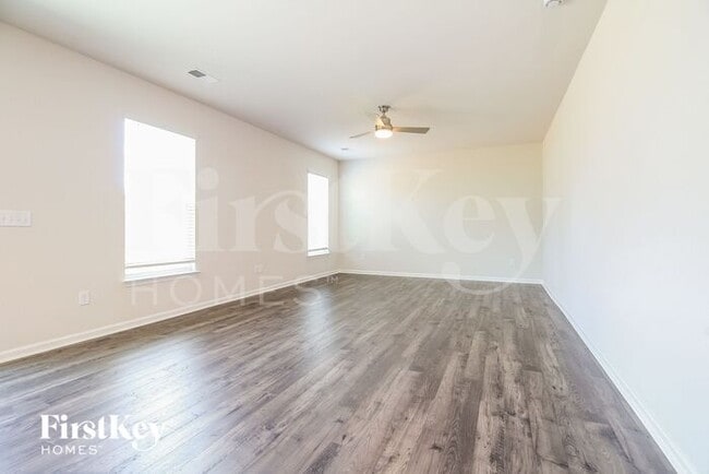 Foto del edificio - 804 Birchcrest Wy