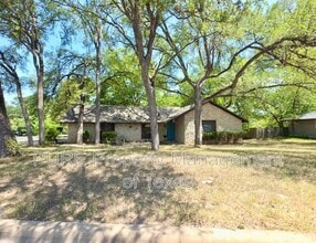 Building Photo - 3000 Lakeside Dr