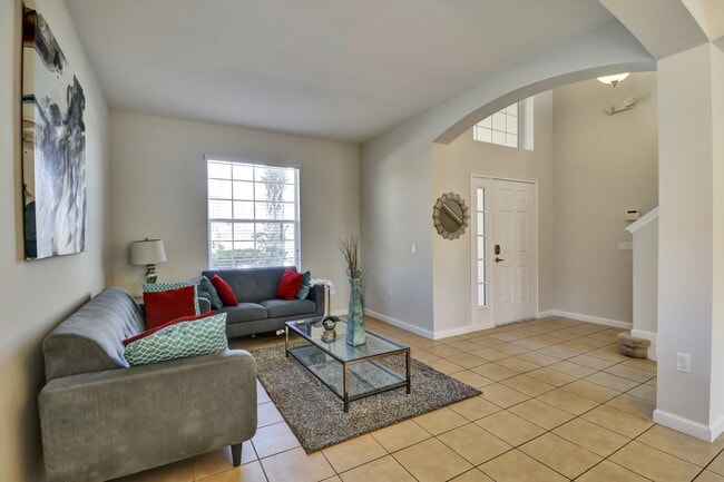 Building Photo - 400 Viola Dr