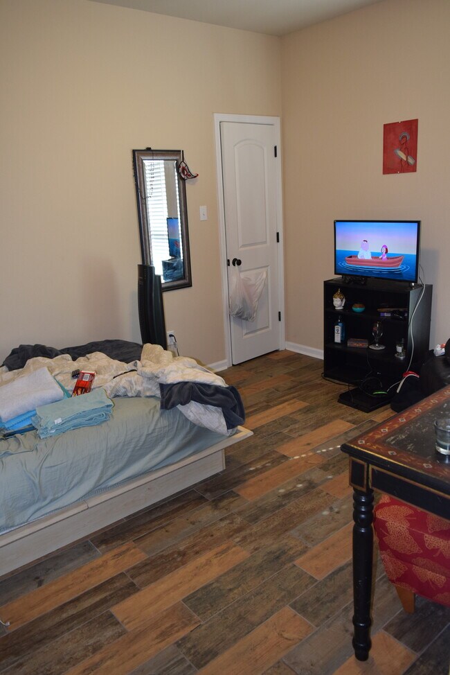 Dormitorio 3 - 113 Green Mountain Ridge Street