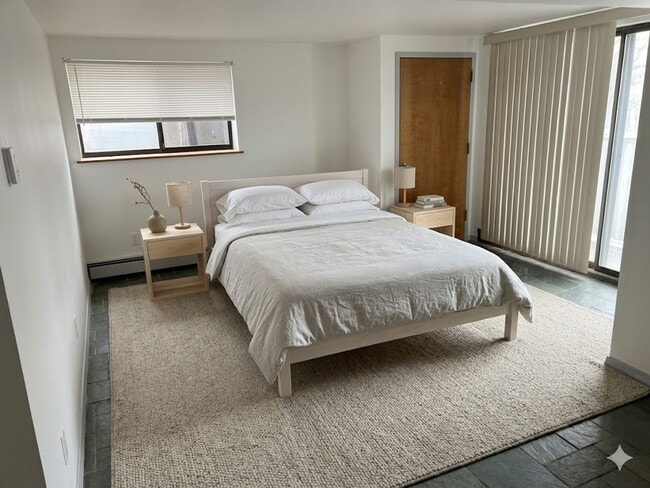 Building Photo - Large Renovated 2br/2bath in Charming Mountain Community (Heat Included)