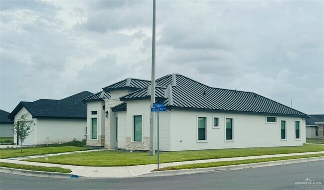 Building Photo - 1306 Frente Al Mar Drive