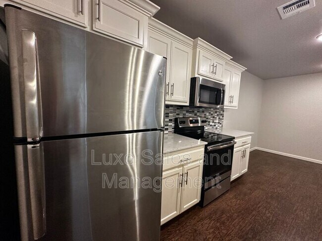 Building Photo - 11416 N Lincoln Blvd