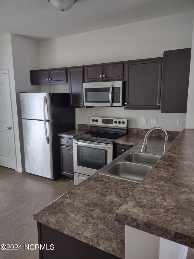 Building Photo - 126 Beacon Woods Dr