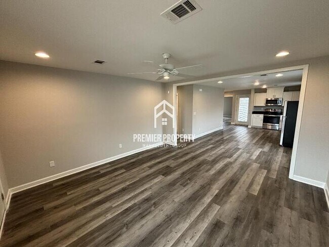 Building Photo - 110 Castlebar Cir - Available Now!