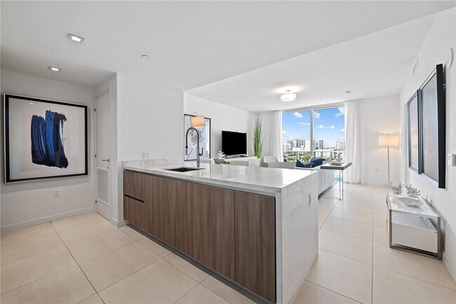 Foto del edificio - 401 N Birch Rd