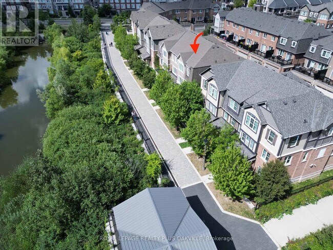Photo du bâtiment - 3045-3045 George Savage Ave