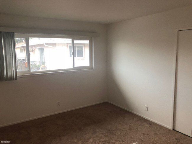 Building Photo - 1 br, 1 bath Apartment - Stratford Court