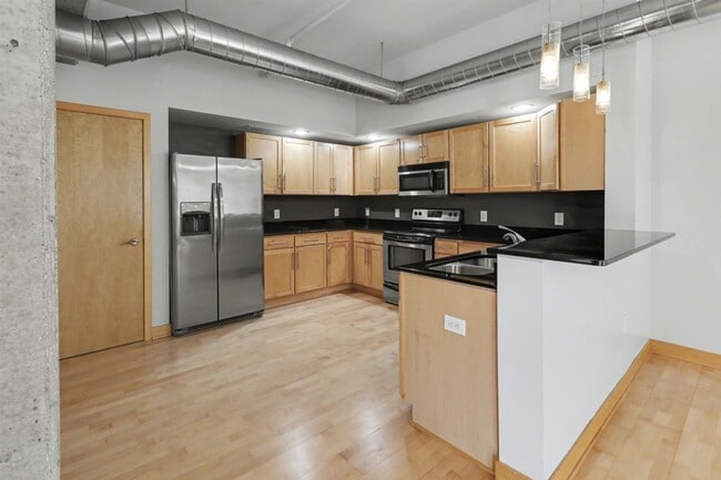 Building Photo - Condo - $1750 Rent - 2 bed