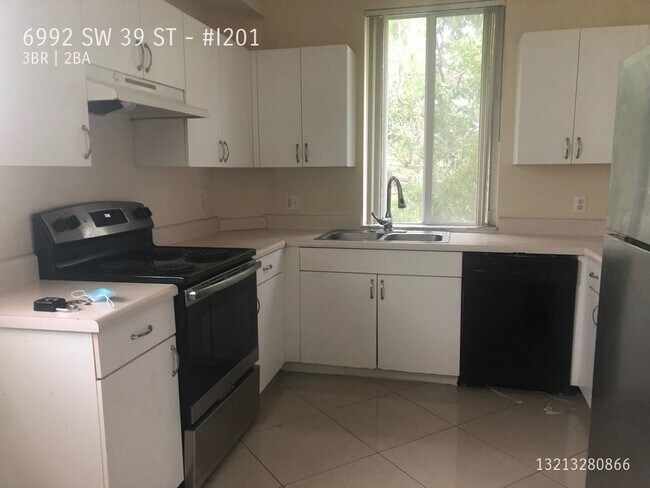 Building Photo - 6992 SW 39th St