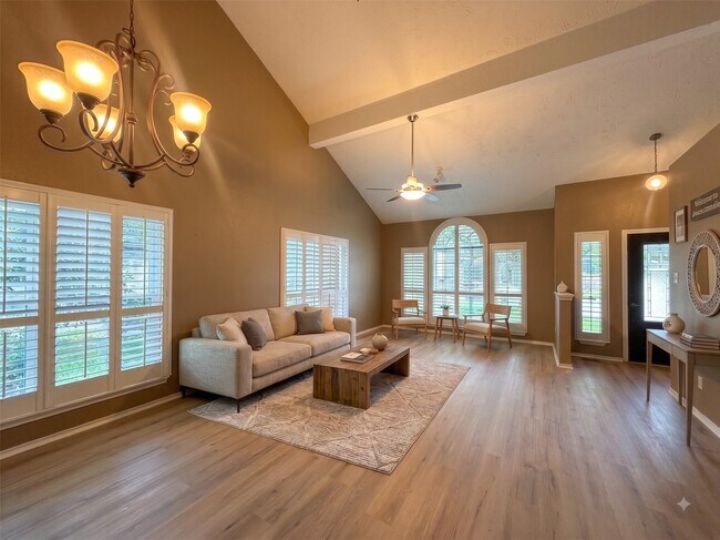 Foto del edificio - 3507 Santa Rosa Ln