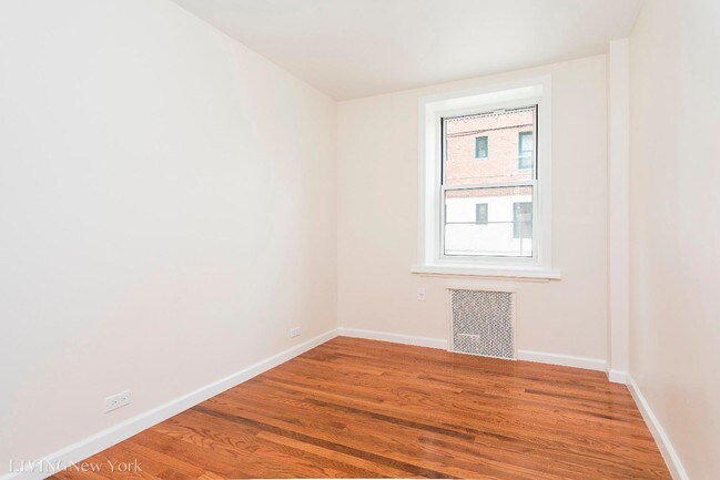 Building Photo - 5532 Netherland Ave