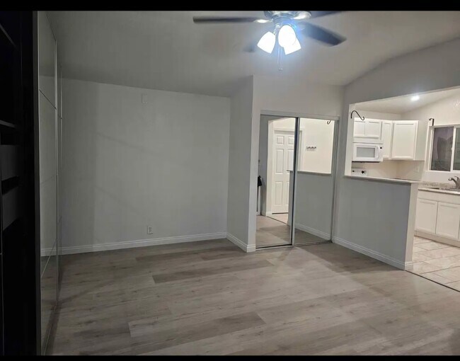 Ángulo desde la puerta - 417 Jansu Pl