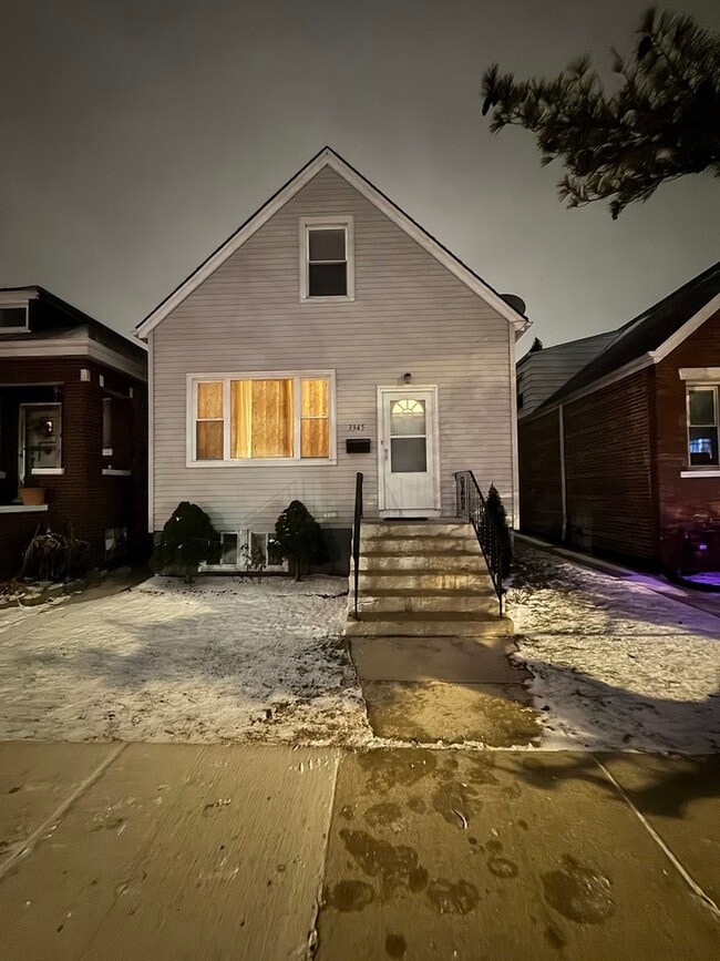 Building Photo - 3945 W 55th Pl