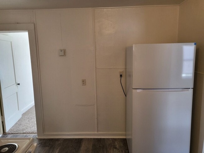 Building Photo - 821 S Avenue C