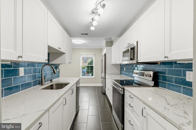 Building Photo - 6410 Blarney Stone Ct
