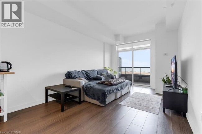 Building Photo - 550 N Service Rd