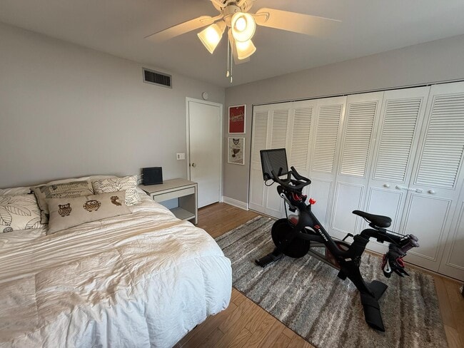 Building Photo - 386 Golfview Rd