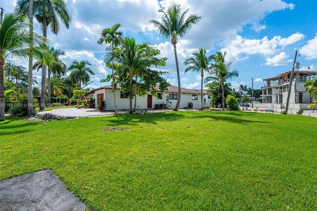 Building Photo - 325 Isle of Capri Dr