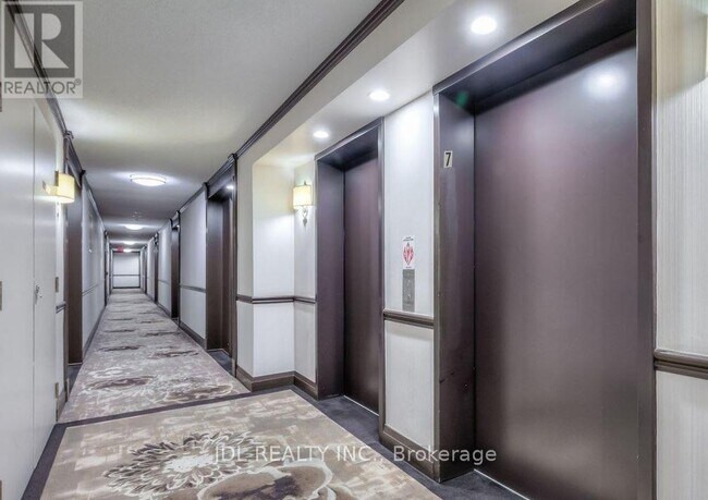 Photo du bâtiment - 25 Times Ave