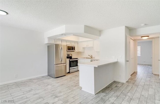 Building Photo - 7964 Rim Rock Way