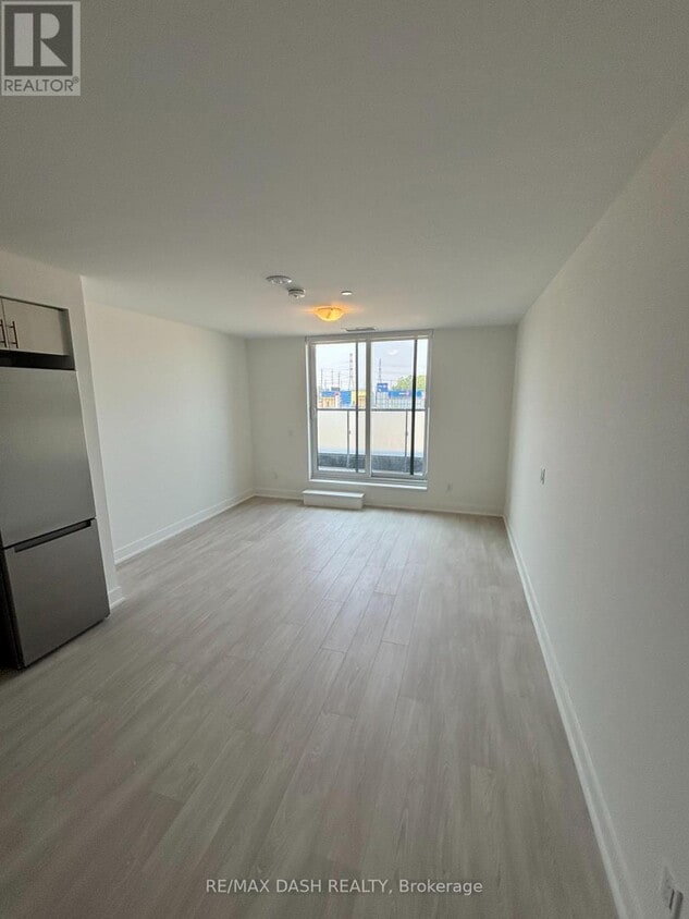Photo du bâtiment - 2425-2425 Simcoe St N