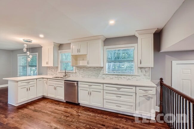 Foto del edificio - 2241 Wallingford Dr