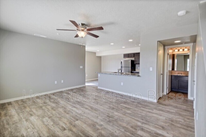 Foto principal - 931 E Wandering Ln