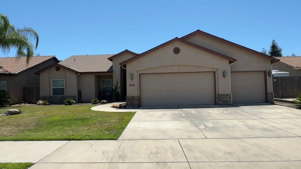 Primary Photo - Beautiful Home For Rent in Shannon Ranch i...