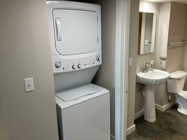 Building Photo - 100 Island Ave