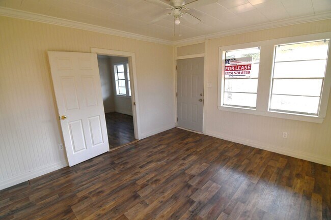 Building Photo - 3-bedroom, 1-bathroom home located in Plaq...