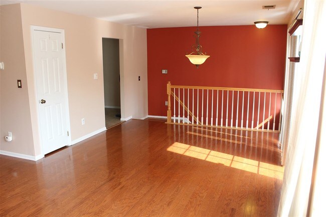 Building Photo - 5 Mulberry St