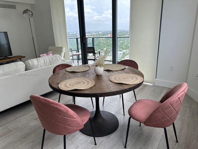 Building Photo - 121 NE 34th St