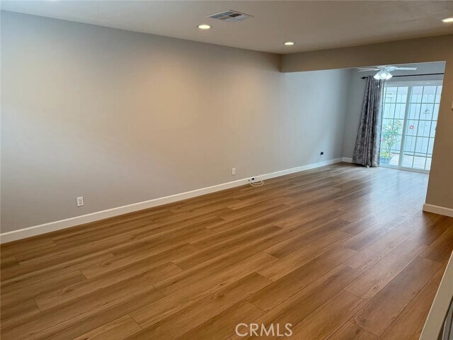 Foto del edificio - 327 E Live Oak St