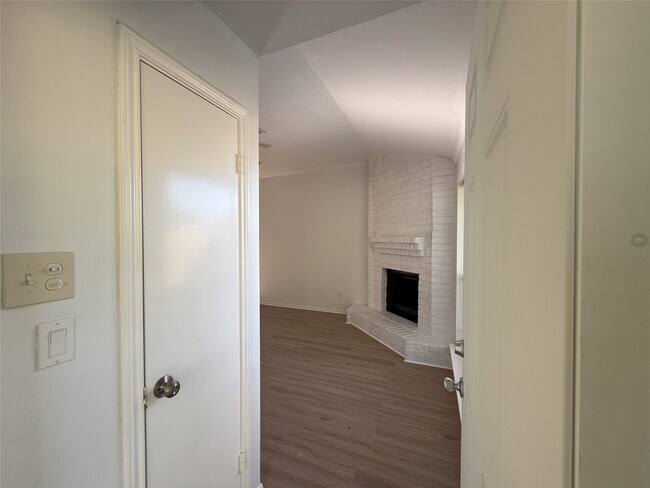 Building Photo - 4807 Maurita Dr