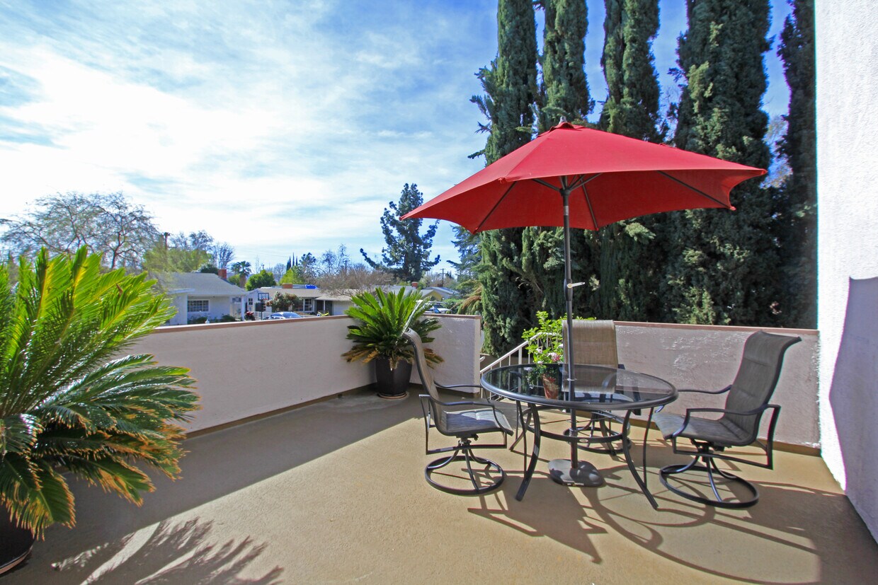 Haskell Park Apartments in Van Nuys, CA