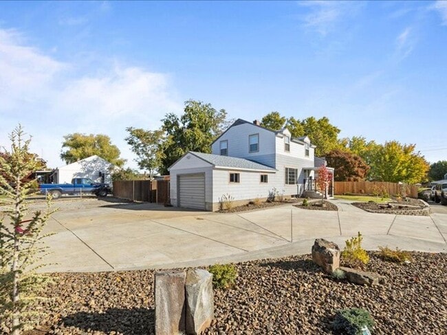 Building Photo - 910 Torbett St