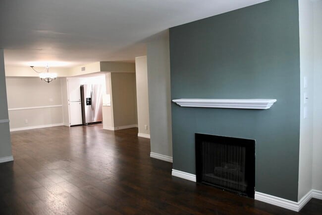 Building Photo - 14804 Magnolia Blvd