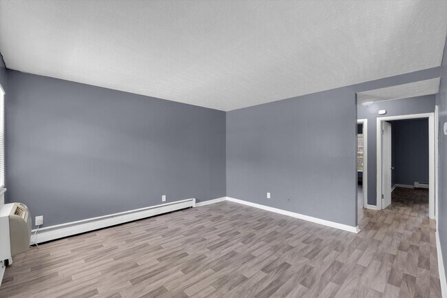 Foto del edificio - Spacious 1–3 Bedroom Apartments in South Louisville | Cedar Chase
