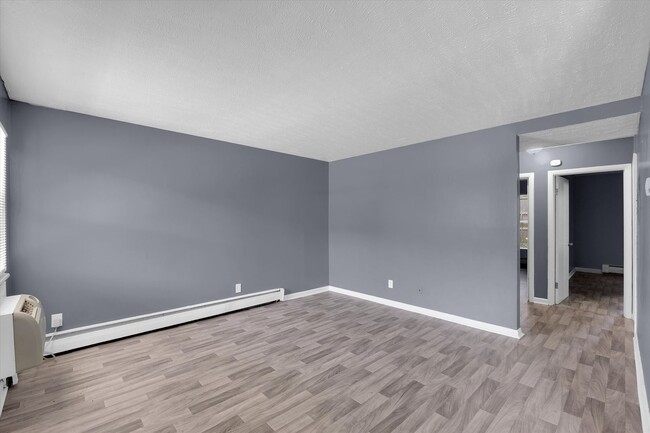 Building Photo - Spacious 1–3 Bedroom Apartments in South Louisville | Cedar Chase