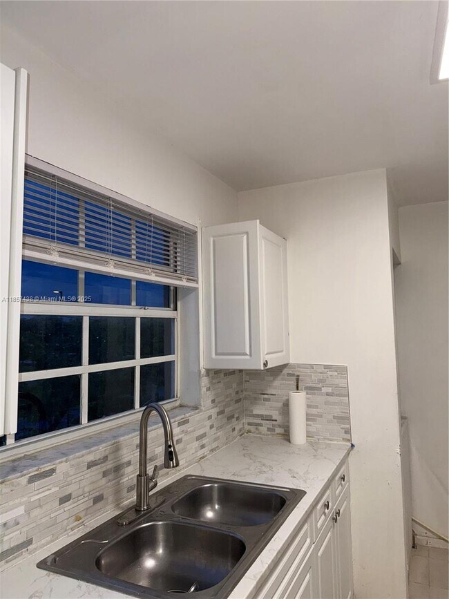 Foto del edificio - 8713 SW 5th St