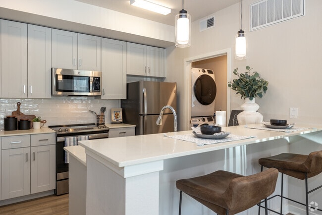 1BR, 1BA - 677SF - Cocina - Thayne