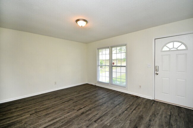 Foto del edificio - New Lower Price! Remodeled 3 bed / 1.5 bath home near downtown Spartanburg