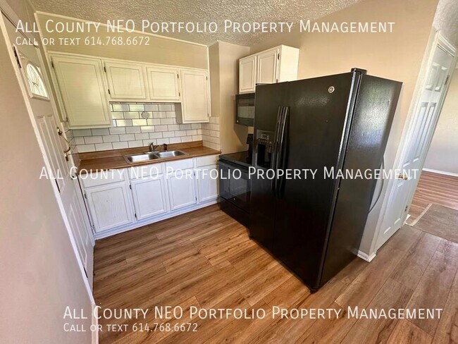 Building Photo - Meticulously maintained SFH with 3 bedroom...