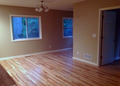 Building Photo - 2 Story Colonial - 3 bdrm/2 bath - LARGE YARD