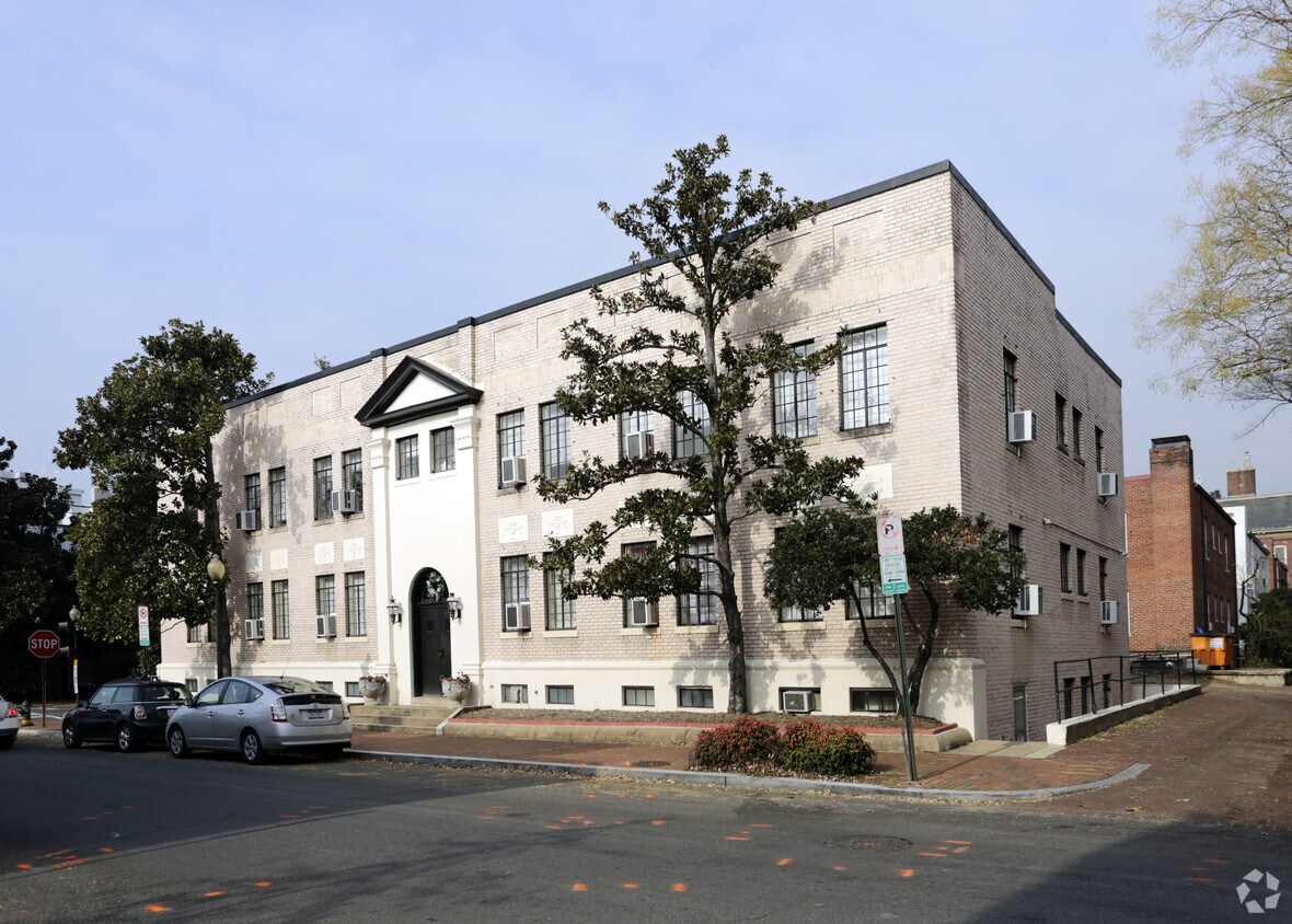 Building Photo - 3435 R St NW