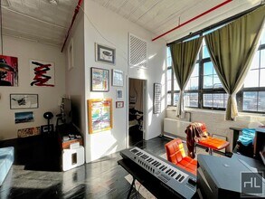 Building Photo - 248 McKibbin St