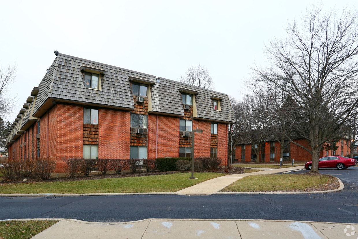 Burnham Manor Apartments Elgin, IL